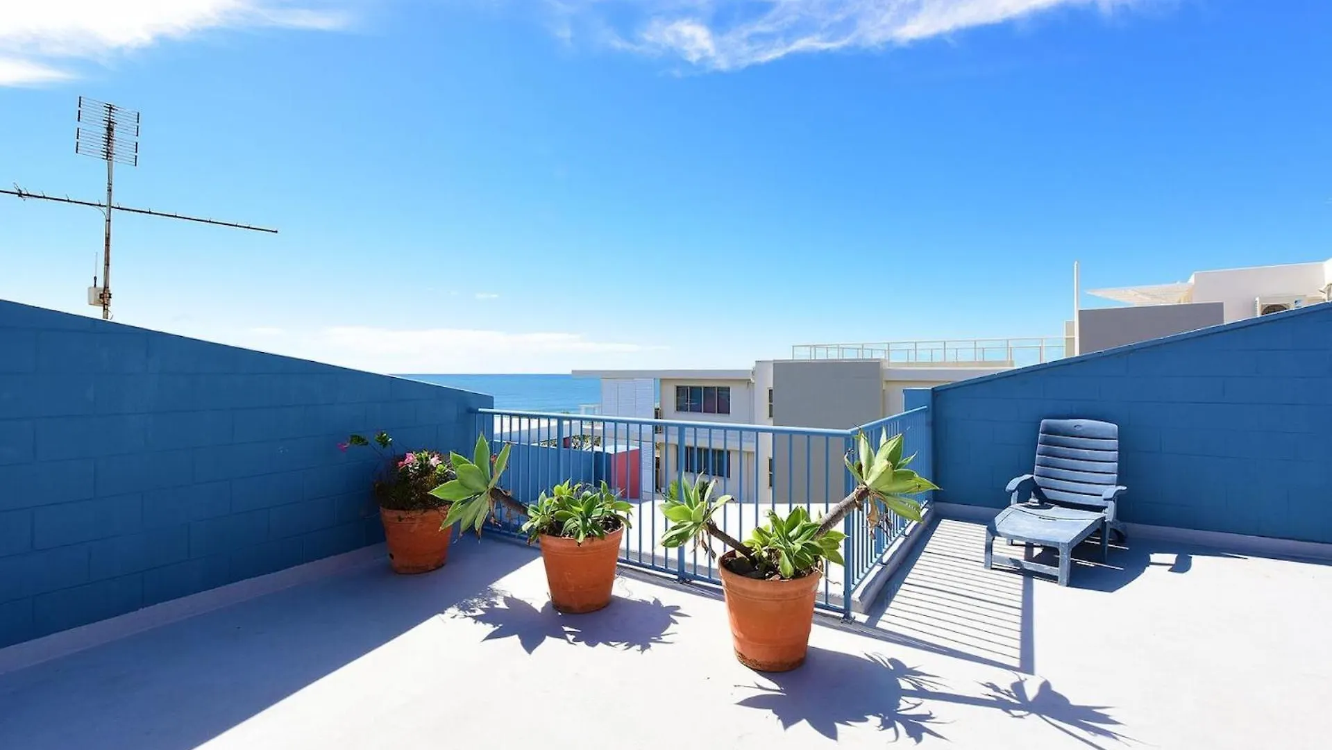 Lindomare Unit 18, 11 Orvieto Tce, Kings Beach Caloundra Apartment