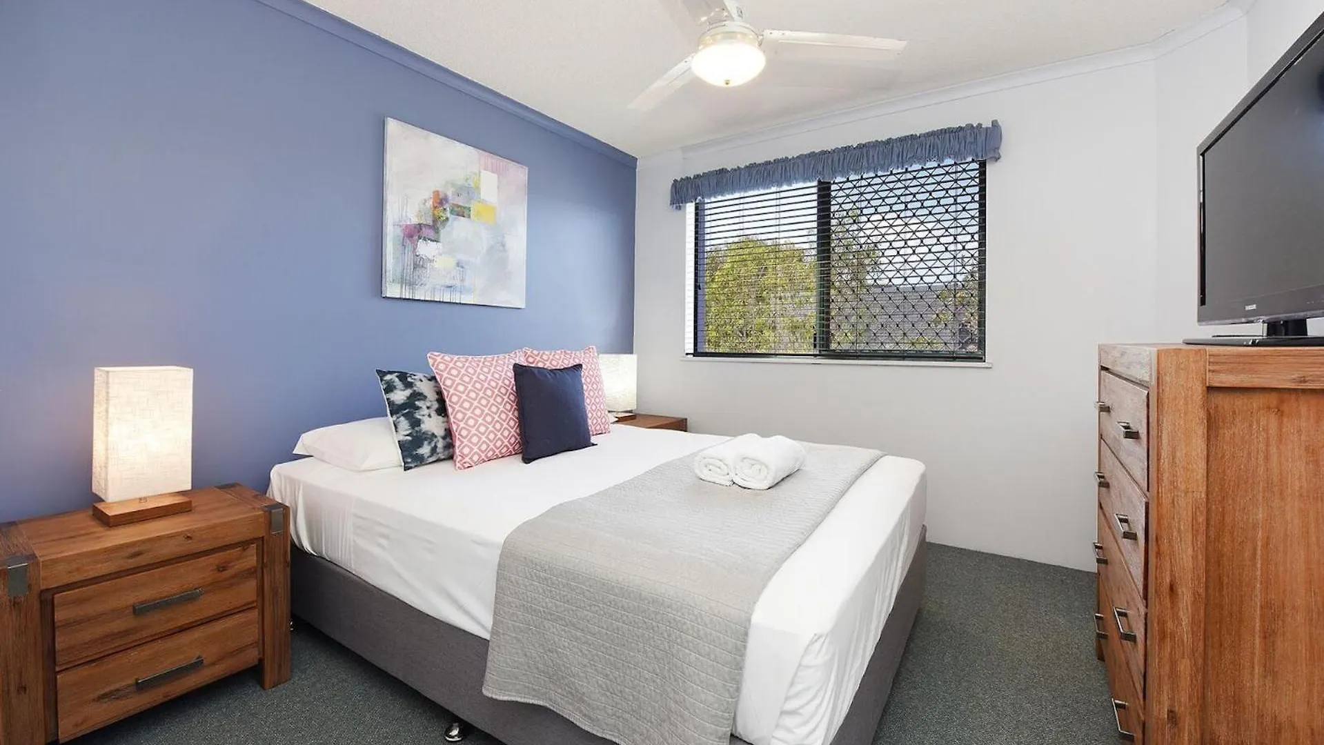 Lindomare Unit 18, 11 Orvieto Tce, Kings Beach 칼론드라