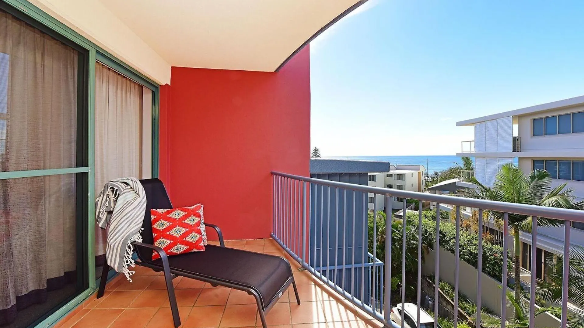 Lindomare Unit 18, 11 Orvieto Tce, Kings Beach 칼론드라