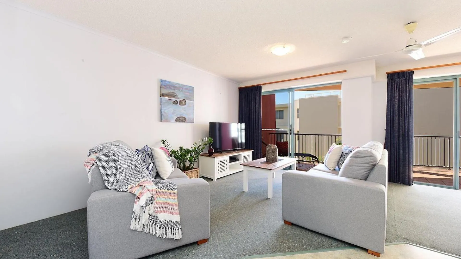 Lindomare Unit 18, 11 Orvieto Tce, Kings Beach 칼론드라